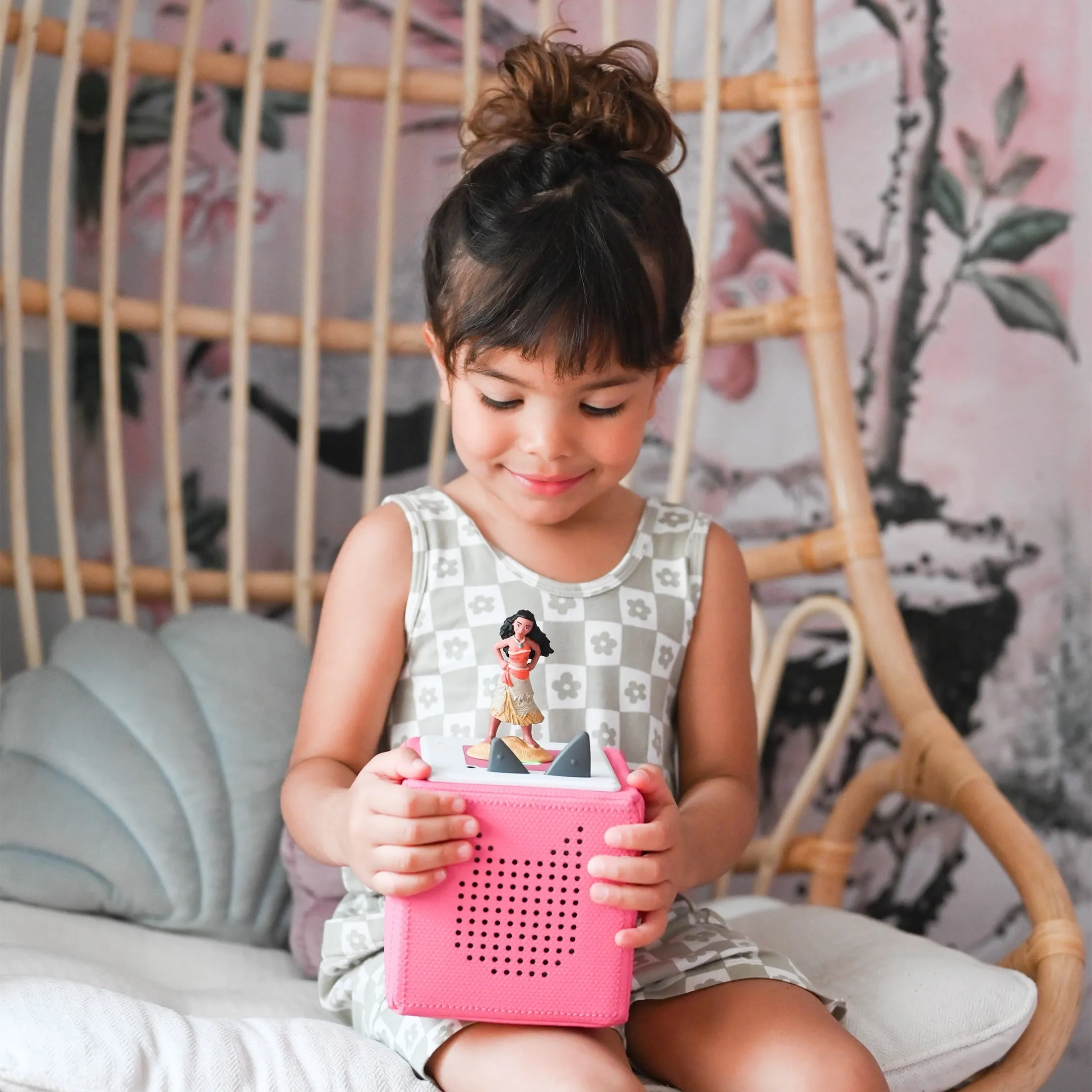 Tonies Disney Toniebox Audio Player Starter Set with Moana, for Kids 3 , Pink